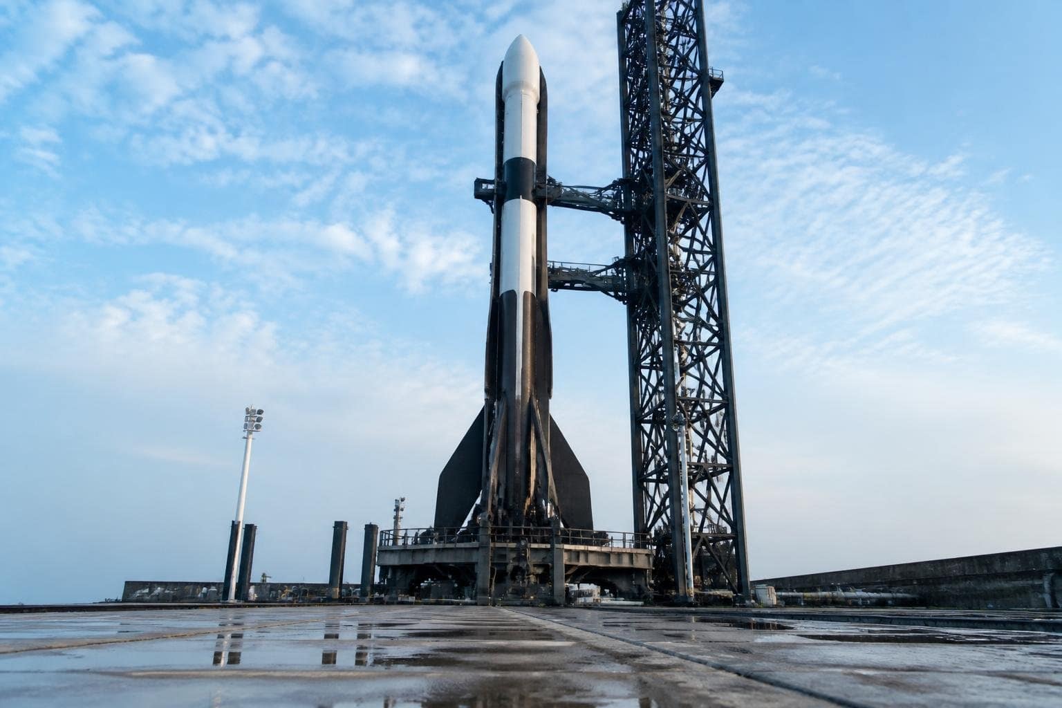 Google og SpaceX vil bygge datasentre i verdensrommet — koster 4x mer